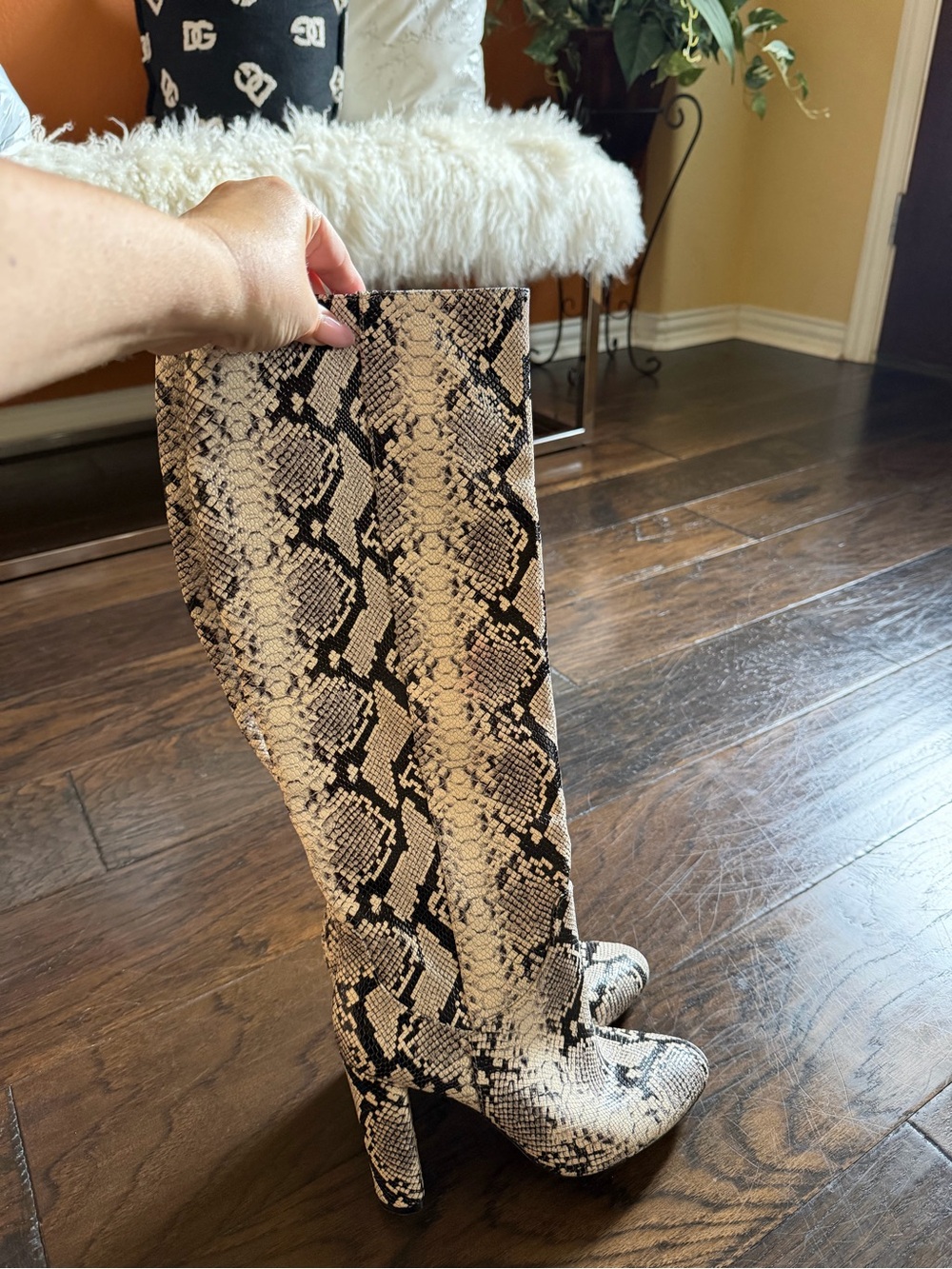 Antonio Melani Woman’s Snakeskin Pattern Knee-High Boots Size 7.5, EUC